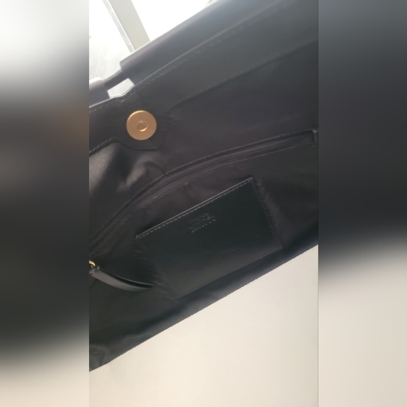 Elegant Black Handbag with Gold Accent - Picture 7 of 11